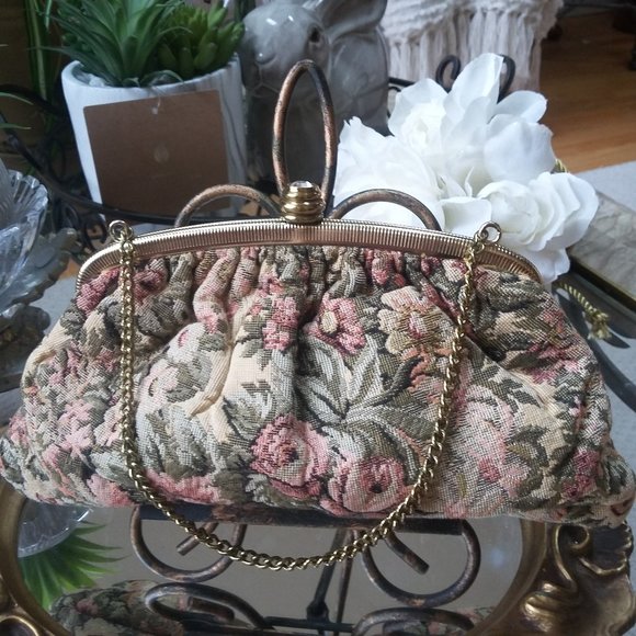 Vintage Handbags - PRETTY Vintage TAPESTRY Chain HANDBAG A Beauty